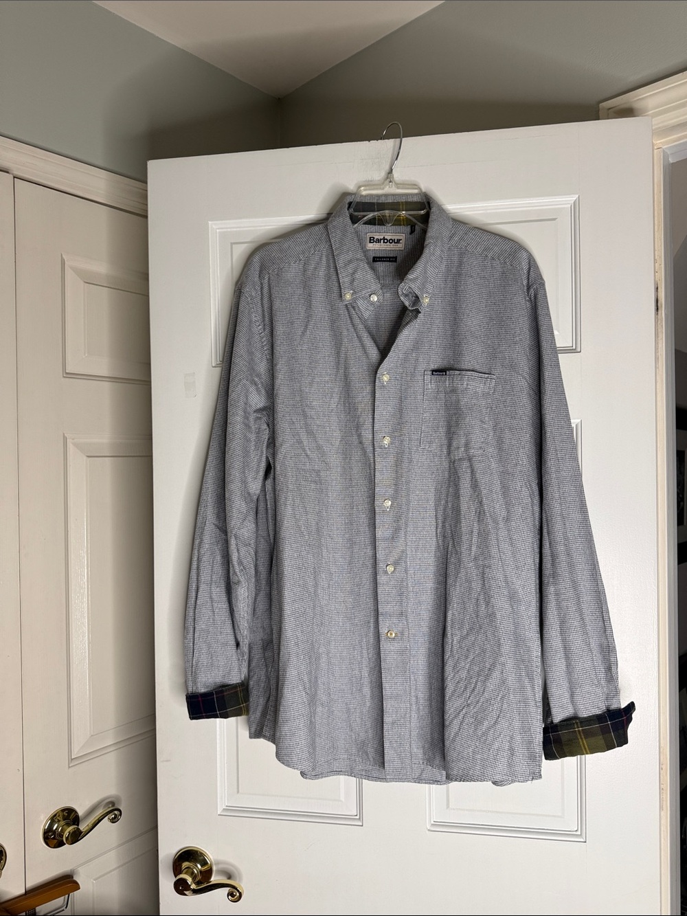Barbour Light Gray Long-Sleeve Button-Down Shirt with Plaid Cuff Detail. Large